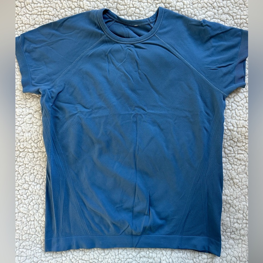 Athleta size small tshirt